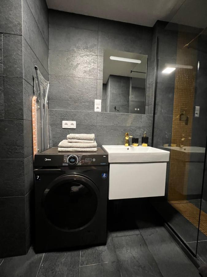 Champion Iii Apartment *