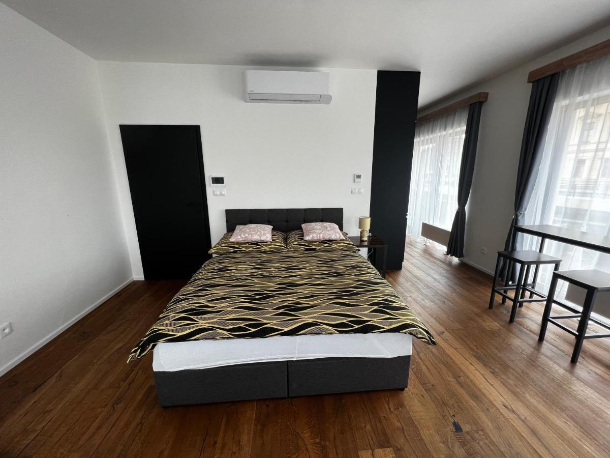 Champion Iii Apartment *